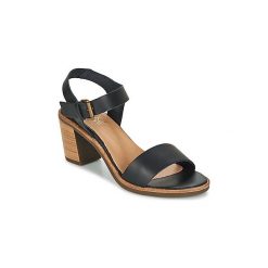 Sandały Casual Attitude CAILLE. Czarne sandały damskie marki Casual Attitude, bez wzorów, casualowe, bez obcasa, bez zapięcia. Za 269,00 zł.