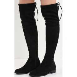 Czarne Zamszowe Kozaki Lady In Grey. Czarne kozaki damskie Born2be, z zamszu, bez obcasa, na płaskiej podeszwie, bez zapięcia. Za 219,99 zł.