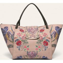 Desigual - Torebka. Różowe torby damskie na zakupy Desigual, bez wzorów, ze skóry ekologicznej, na ramię, duże, bez dodatków. Za 449,90 zł.