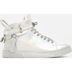 Srebrne Trampki Patronum. Szare buty sportowe męskie Born2be, bez zapięcia. W wyprzedaży za 29,99 zł.