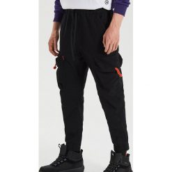 Joggery cargo - Czarny. Czarne spodnie męskie Cropp, s. Za 119,99 zł.