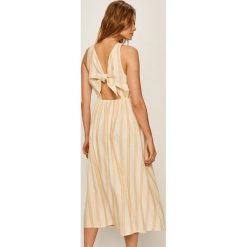 Pepe Jeans - Sukienka Sara. Sukienki damskie Pepe Jeans, na co dzień, s, bez wzorów, z bawełny, casualowe, bez kołnierzyka, bez rękawów, midi, proste. W wyprzedaży za 159,90 zł.