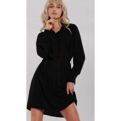 Czarna Sukienka Libourne. Czarne sukienki damskie Renee, na imprezę, s, w paski, z tkaniny, eleganckie, ze stójką, bez rękawów, długie, midi, koszulowe. Za 99,99 zł.