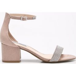 Steve Madden - Sandały. Szare klapki damskie marki Steve Madden, bez wzorów, z materiału, bez obcasa, na obcasie. W wyprzedaży za 269,90 zł.