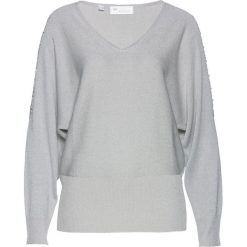 Sweter z wycięciami bonprix matowy srebrny - srebrny. Szare swetry damskie bonprix, bez wzorów, bez rękawów, bez kaptura. Za 149,99 zł.