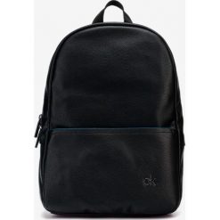 Calvin Klein Plecak Czarny. Czarne plecaki męskie Calvin Klein, bez wzorów, z materiału. Za 566,95 zł.