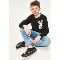 Bluza z nadrukiem - Czarny. Czarne bluzy damskie Reserved, s, z nadrukiem, bez kołnierzyka, bez rękawów, bez kaptura. W wyprzedaży za 69,99 zł.