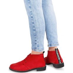 Botki damskie Abloom XW9089 Czerwone. Czerwone botki damskie ABLOOM, z tworzywa sztucznego, klasyczne, na niskim obcasie, na obcasie, na sznurówki. Za 95,00 zł.