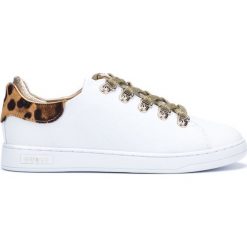 Guess Charlez Tenisówki Biały. Białe trampki i tenisówki damskie Guess, z aplikacjami, ze skóry, bez zapięcia. Za 369,95 zł.