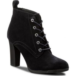 Botki TOMMY HILFIGER - Nanni 2B FW0FW01550 Midnight 403. Niebieskie botki damskie na obcasie marki TOMMY HILFIGER, z gumy, eleganckie, na sznurówki. W wyprzedaży za 359,00 zł.