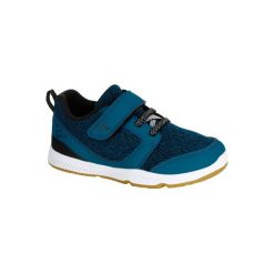Buty I MOVE. Niebieskie buciki niemowlęce chłopięce DOMYOS. W wyprzedaży za 49,99 zł.