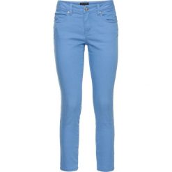 Spodnie ze stretchem 7/8 bonprix niebieski dżins. Niebieskie jeansy damskie bonprix. Za 109,99 zł.
