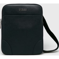 Guess Jeans - Torba. Niebieskie torby męskie skórzane Guess Jeans, w paski, z poliesteru, biznesowe, na ramię, małe. W wyprzedaży za 229,90 zł.