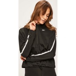 Reebok - Bluza. Czarne bluzy damskie Reebok, s, z aplikacjami, z bawełny, z krótkim rękawem, krótkie, z kapturem. Za 169,90 zł.