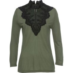 Shirt z koronką bonprix oliwkowy. Zielone koszulki damskie bonprix, w koronkowe wzory, z tkaniny, eleganckie, ze stójką. Za 89,99 zł.