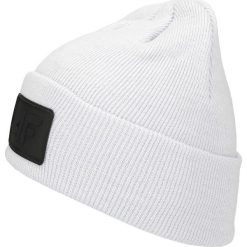 Czapka damska CAD300 - jasny niebieski. Niebieskie czapki damskie marki 4f, bez wzorów. W wyprzedaży za 19,99 zł.