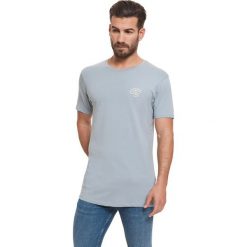 T-shirt w kolorze jasnoniebieskim. Niebieskie t-shirty męskie Lonsdale, Kangol, s, z haftami, z okrągłym kołnierzem. W wyprzedaży za 39,95 zł.