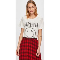 Vero Moda - Top. Białe bluzki damskie Vero Moda, s, z nadrukiem, z bawełny, z okrągłym kołnierzem. W wyprzedaży za 49,90 zł.