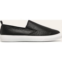 Answear - Tenisówki. Czarne trampki i tenisówki damskie ANSWEAR, bez wzorów, z gumy, bez zapięcia. W wyprzedaży za 79,90 zł.