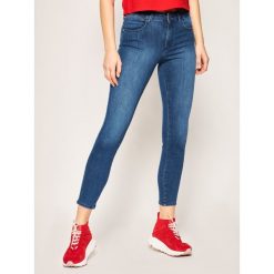 Jeansy Skinny Fit Wrangler Bespoke W28KWY116. Niebieskie jeansy damskie Wrangler, bez wzorów, z elastanu. W wyprzedaży za 219,00 zł.
