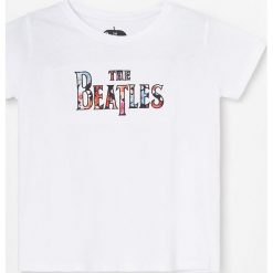 Koszulka z nadrukiem The Beatles - Kremowy. Białe koszulki damskie Reserved, z nadrukiem, bez kołnierzyka. Za 19,99 zł.