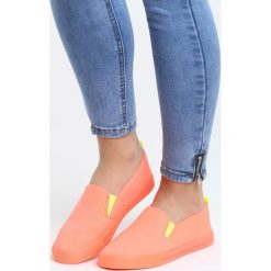 Pomarańczowe Slip On Marta. Brązowe tenisówki damskie Born2be, z materiału. Za 9,99 zł.