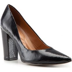 Buty damskie. Czarne czółenka damskie Wittchen, bez wzorów, ze skóry, na wysokim obcasie, na obcasie. W wyprzedaży za 299,90 zł.