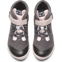 Sneakersy "Pista" w kolorze szarym. Szare trampki dziewczęce Camper, bez wzorów, z materiału, bez zapięcia. W wyprzedaży za 229,95 zł.
