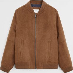 Mango Kids - Kurtka bomber dziecięca Fran 128-164 cm. Pomarańczowe kurtki chłopięce Mango Kids, bez wzorów, z poliesteru, krótkie, bez kaptura. W wyprzedaży za 159,90 zł.