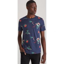 T-shirt z motywem świątecznym - Granatowy. Niebieskie t-shirty męskie Reserved, s, bez wzorów, wizytowe, bez kołnierzyka. Za 39,99 zł.