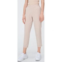 Spodnie chino - Beżowy. Brązowe spodnie damskie Sinsay, s, bez wzorów. Za 49,99 zł.