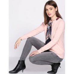 Jasnoróżowy Sweter Messy. Szare bez kategorii Born2be, s. Za 54,99 zł.