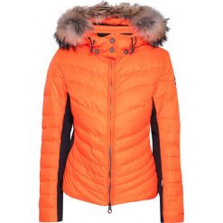 Kurtka narciarska KELLY BY SISSY DE MONTE CARLO SYLVIE. Pomarańczowe kurtki damskie Kelly by Sissy de Monte Carlo, bez wzorów, z tkaniny, bez kaptura, narciarskie. W wyprzedaży za 2244,00 zł.