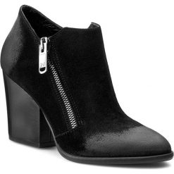 Półbuty LIU JO - Ankle Boots Charme S65091 P0196 Nero 22222. Czarne botki damskie skórzane marki Liu Jo, z aplikacjami, eleganckie, bez obcasa, na obcasie, na zamek. W wyprzedaży za 449,00 zł.