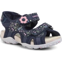 Sandały GEOX - J S.Roxanne C J92D9C 014CE C4021 M Dk Navy. Niebieskie sandały dziewczęce Geox, ze skóry ekologicznej, bez zapięcia. Za 239,00 zł.
