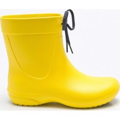 Crocs - Kalosze. Żółte kalosze damskie marki Crocs, z materiału. W wyprzedaży za 169,90 zł.