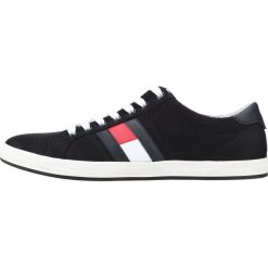 Tommy Hilfiger Essential Tenisówki Czarny. Czarne trampki męskie TOMMY HILFIGER, bez wzorów, z materiału, bez zapięcia. Za 326,95 zł.