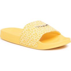 Klapki TOMMY HILFIGER - Th Monogram Allover Pool Slide FW0FW04813 Sunny ZEK. Żółte klapki damskie TOMMY HILFIGER, z aplikacjami, ze skóry ekologicznej, bez obcasa. W wyprzedaży za 159,00 zł.