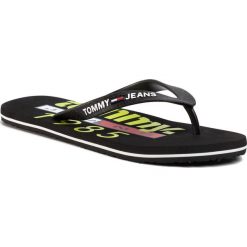 Japonki TOMMY JEANS - Beach Sandal Print EM0EM00430 Black BDS. Czarne sandały męskie Tommy Jeans, z jeansu, bez zapięcia. Za 139,00 zł.