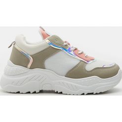 Sneakersy ze holograficznymi wstawkami - Wielobarwny. Sneakersy damskie Sinsay. Za 79,99 zł.