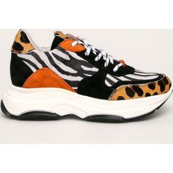 Steve Madden - Buty Zela. Buty sportowe damskie Steve Madden, bez wzorów, ze skóry, sportowe. W wyprzedaży za 349,90 zł.
