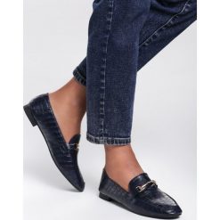 Granatowe Mokasyny Khloe. Niebieskie mokasyny damskie Inny, ze skóry, eleganckie, na płaskiej podeszwie. Za 79,99 zł.