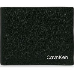 Calvin Klein - Portfel skórzany. Czarne portfele męskie Calvin Klein, bez wzorów, ze skóry. Za 299,90 zł.