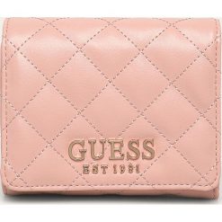 Guess Jeans - Portfel. Różowe portfele damskie Guess Jeans, z aplikacjami, z jeansu. Za 259,90 zł.