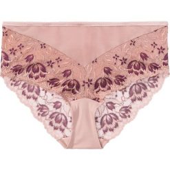 Figi panty bonprix różowobrązowo-jagodowy. Różowe majtki damskie bonprix, w koronkowe wzory. Za 34,99 zł.