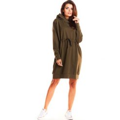 Khaki Dresowa Wiązana w Pasie Sukienka z Kapturem. Brązowe sukienki dresowe damskie marki Molly.pl, na co dzień, uniwersalny, sportowe, z kapturem, długie, proste. Za 139,90 zł.