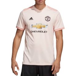 Adidas Manchester United Away Jsy CG0038. Różowe t-shirty męskie Adidas, m, bez wzorów, z poliesteru, bez kołnierzyka. W wyprzedaży za 249,99 zł.