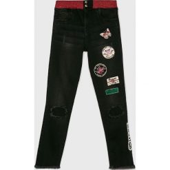 Guess Jeans - Jeansy dziecięce 147-175 cm. Czarne jeansy dziewczęce marki Guess Jeans, z aplikacjami, z elastanu, z podwyższonym stanem. W wyprzedaży za 239,90 zł.