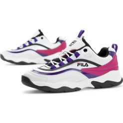 FILA RAY CB LOW > 1010764-91G. Sneakersy damskie Fila, ze skóry. W wyprzedaży za 259,99 zł.