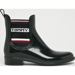 Tommy Hilfiger - Kalosze. Niebieskie kalosze damskie marki TOMMY HILFIGER, z gumy. Za 359,90 zł.